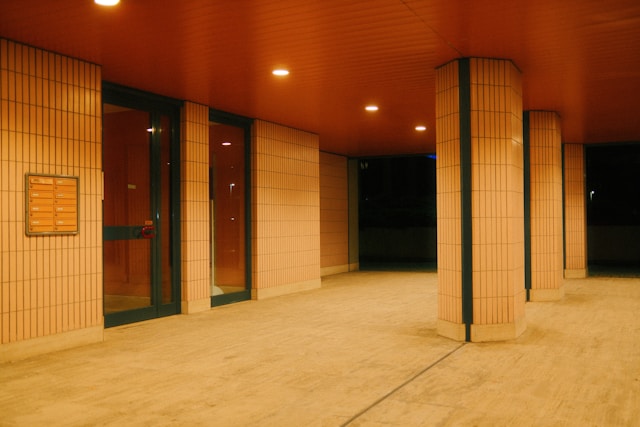 puerta portal huelva