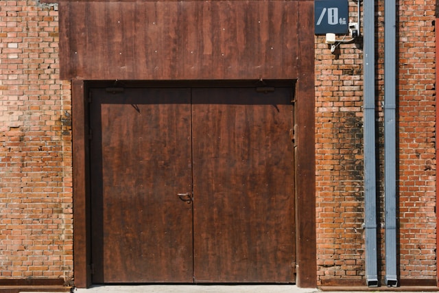 puerta metalica exterior huelva